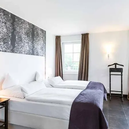 Kuenstlerquartier Seezeichen Szálloda 4*